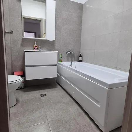 One Militari * בוקרשט